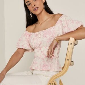 🩷 NWT Francesca’s Nicky Postcard Print Top